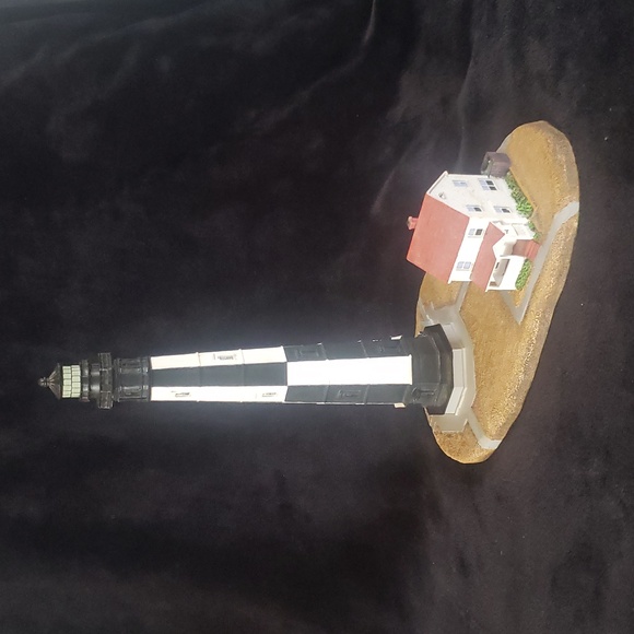 Danbury Mint New Cape Henry, Virginia Beach, VA Lighthouse Figurine - Picture 2 of 7